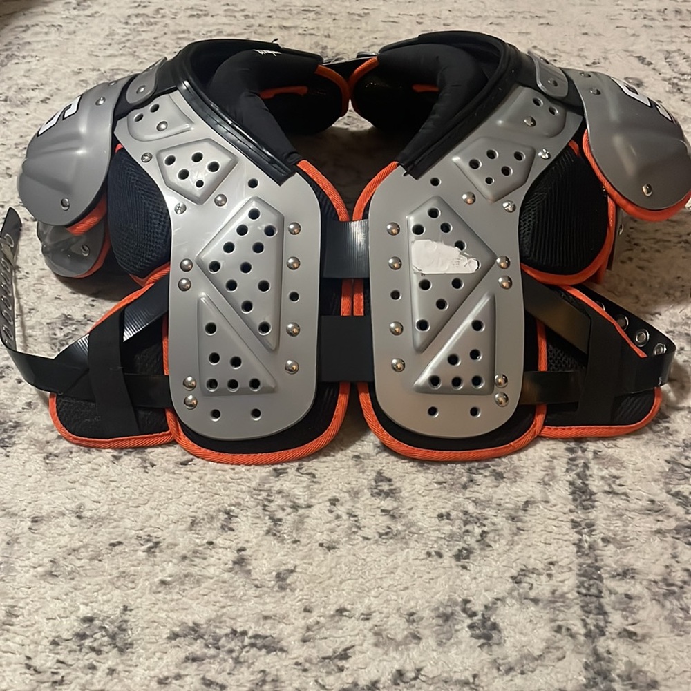 Schutt XV HD Adult Football Shoulder Pads - All-Purpose Small 16-17” like new - Picture 4 of 5